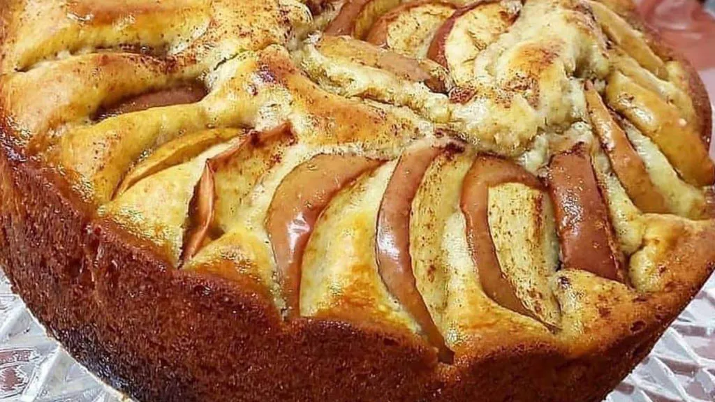 Bolo de Maçã com Canela: O Segredo da Vovó que Conquista Qualquer Coração